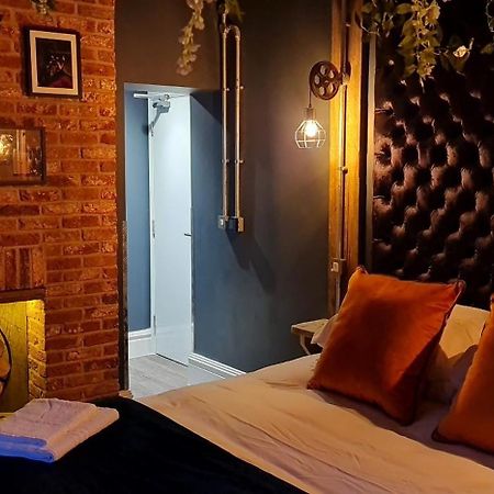 The Waterside Bar, Rooms & Restaurant Swinton  Oda fotoğraf