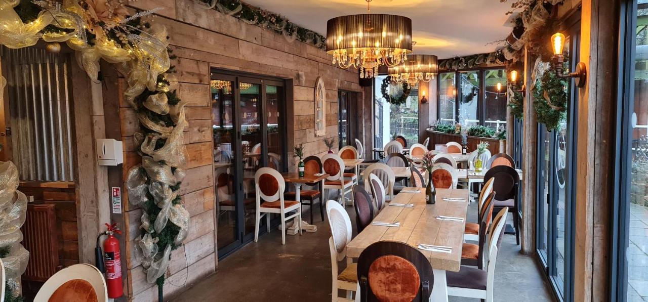 The Waterside Bar, Rooms & Restaurant Swinton  Dış mekan fotoğraf